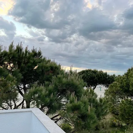 Βίλα Beachfront In Qerret With A Private Pool *