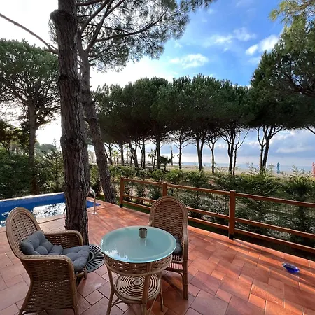 Beachfront In Qerret With A Private Pool * 格勒姆