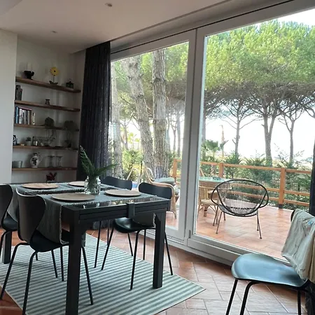 Beachfront In Qerret With A Private Pool Βίλα Golem (Tirana)