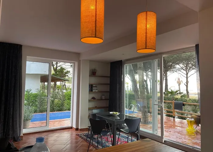 别墅 Beachfront In Qerret With A Private Pool