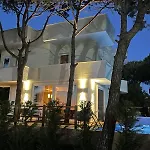 빌라 Beachfront In Qerret With A Private Pool *