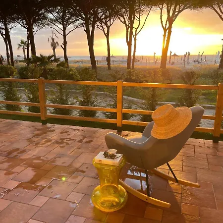 Beachfront In Qerret With A Private Pool فيلة