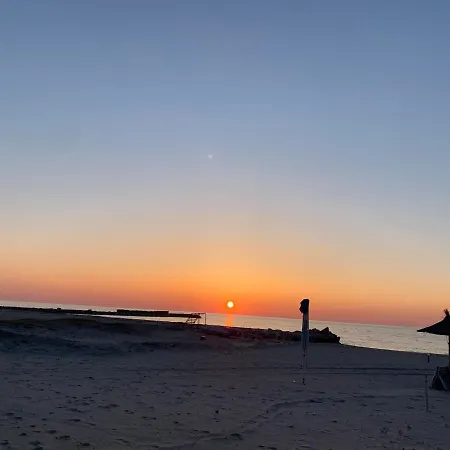 فيلة Beachfront In Qerret With A Private Pool غوليم