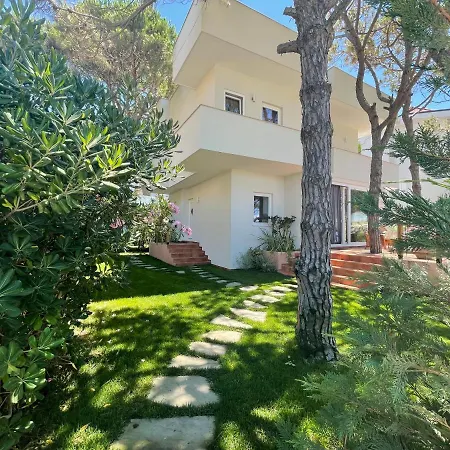 فيلة Beachfront In Qerret With A Private Pool *