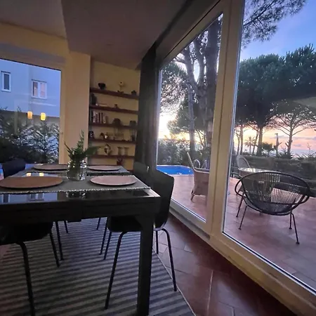 Beachfront In Qerret With A Private Pool Golem (Tirana)