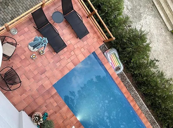 Beachfront In Qerret With A Private Pool ヴィラ