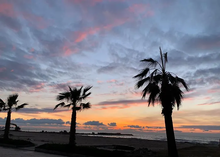 Beachfront In Qerret With A Private Pool ゴーレム