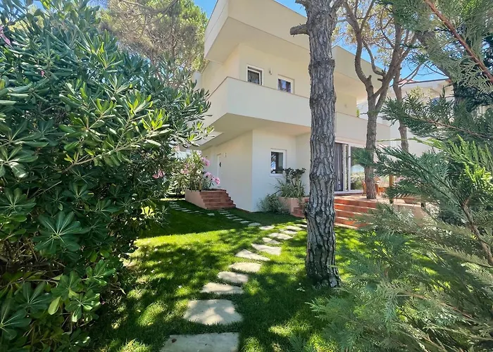 Villa Beachfront In Qerret With A Private Pool *