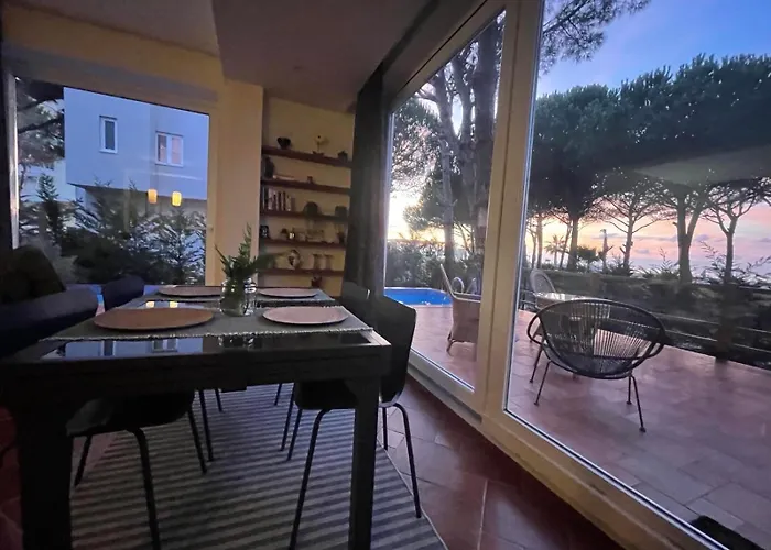 Beachfront In Qerret With A Private Pool Golem (Tirana)