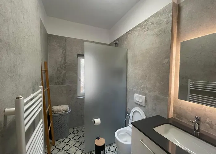 Beachfront In Qerret With A Private Pool ゴーレム