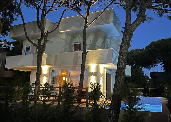 Villa Beachfront In Qerret With A Private Pool *